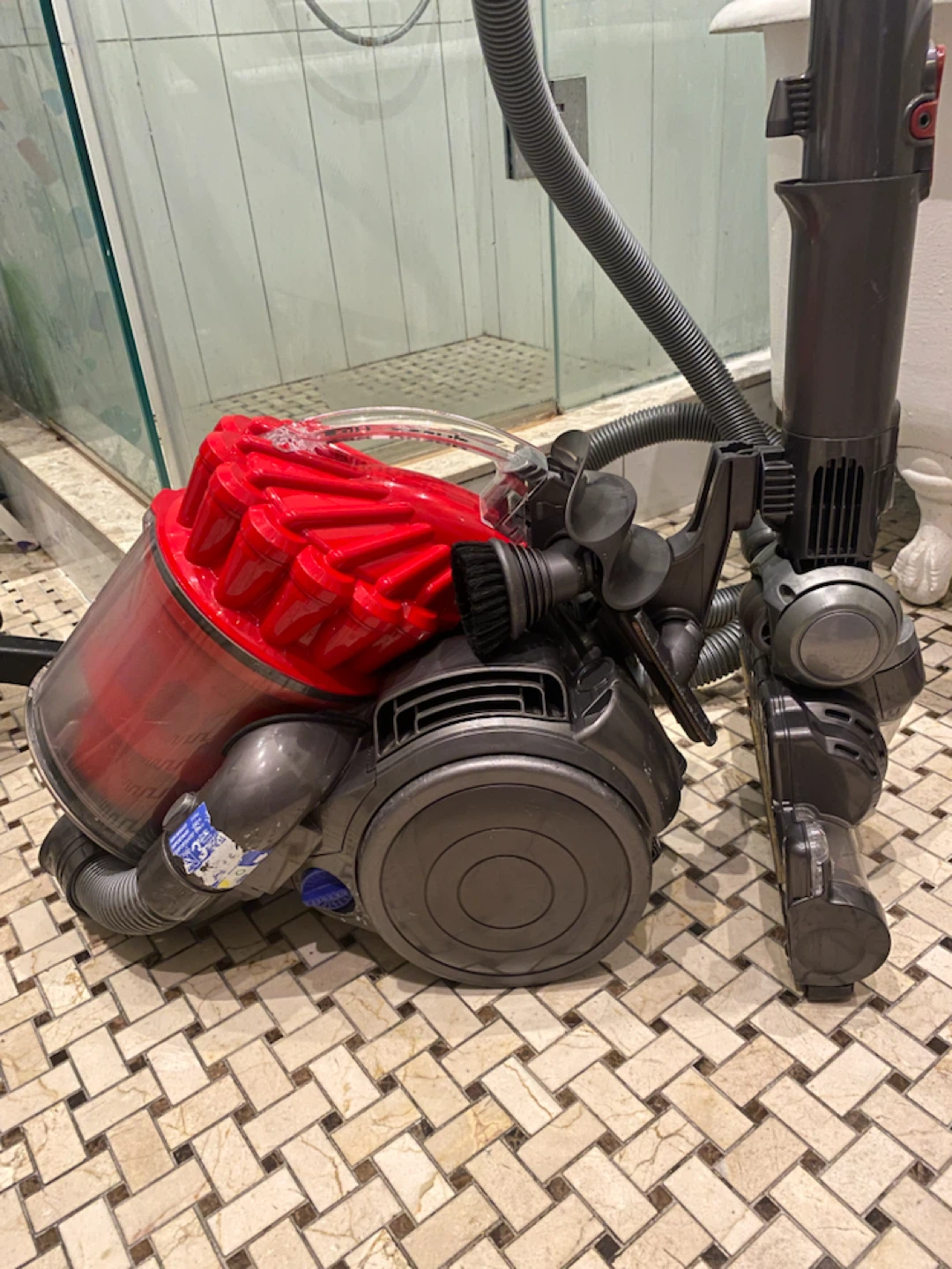 Dyson DC 32 Pro vacuum - photo 4