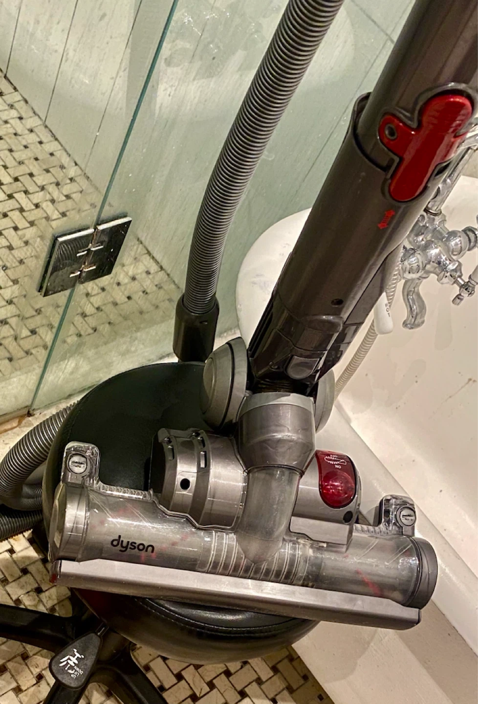 Dyson DC 32 Pro vacuum - photo 5
