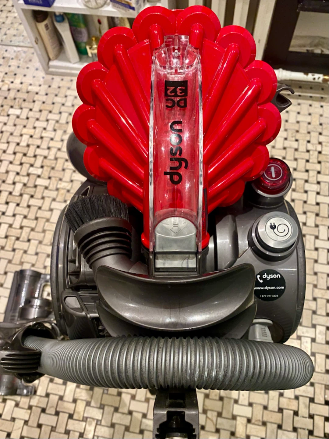 Dyson DC 32 Pro vacuum - photo 2