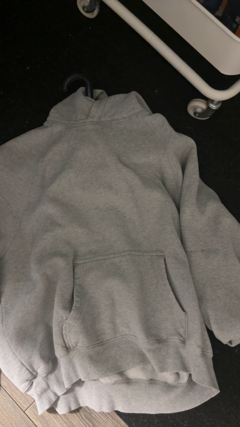 Aritzia Mega Fit Sweatfleece Hoodie - photo 2