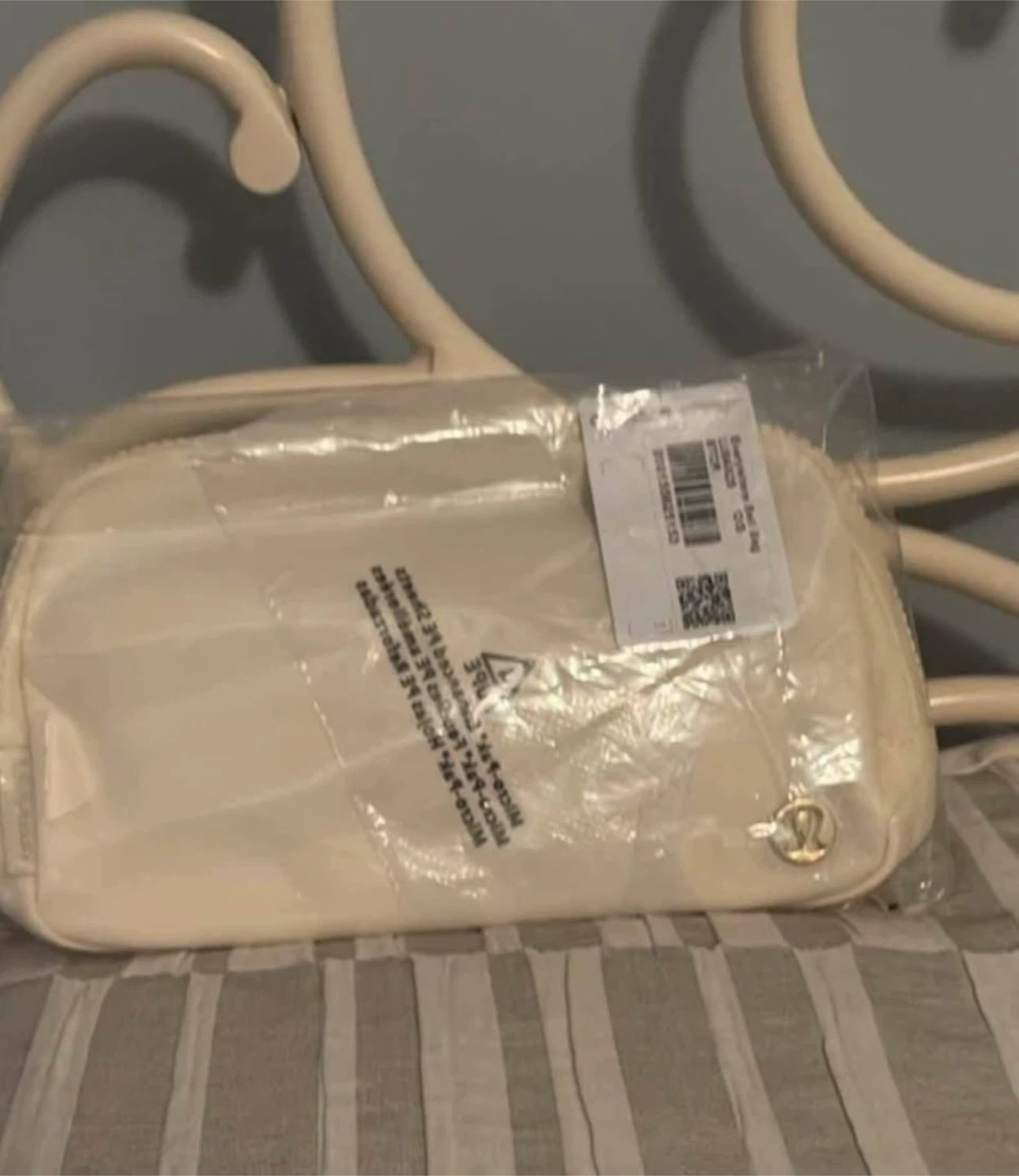 Lululemon belt bag 1L butter cream tags on
