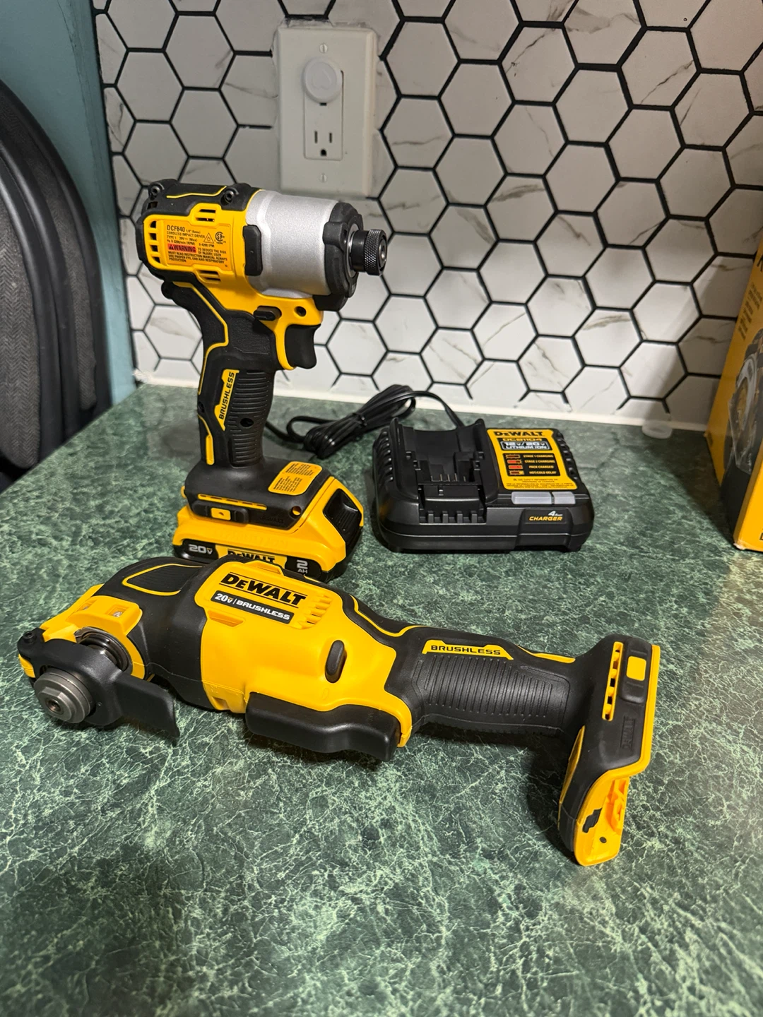 Dril multitool cargador y batería combo