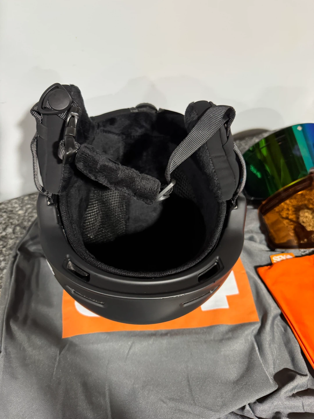 SPY snow helmet and goggles - photo 4