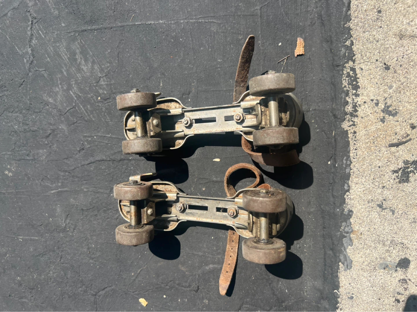 Vintage "Sunlite" Roller Skates with Leather Straps - photo 3