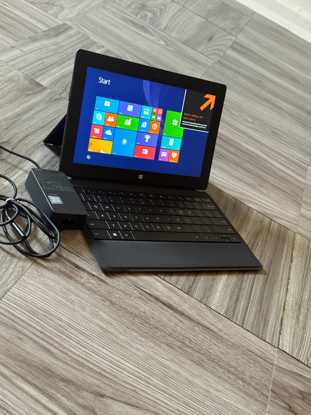 Microsoft Surface Pro 2 Tablet/PC  with Keyboard and Charger