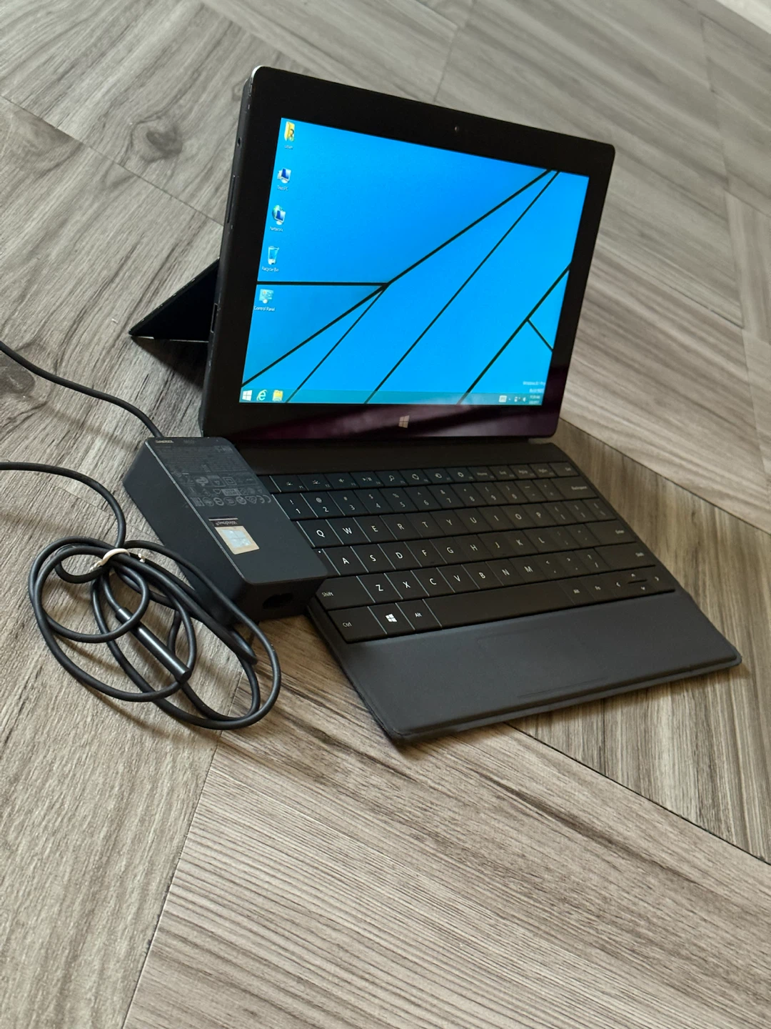 Microsoft Surface Pro 2 Tablet/PC  with Keyboard and Charger - photo 2