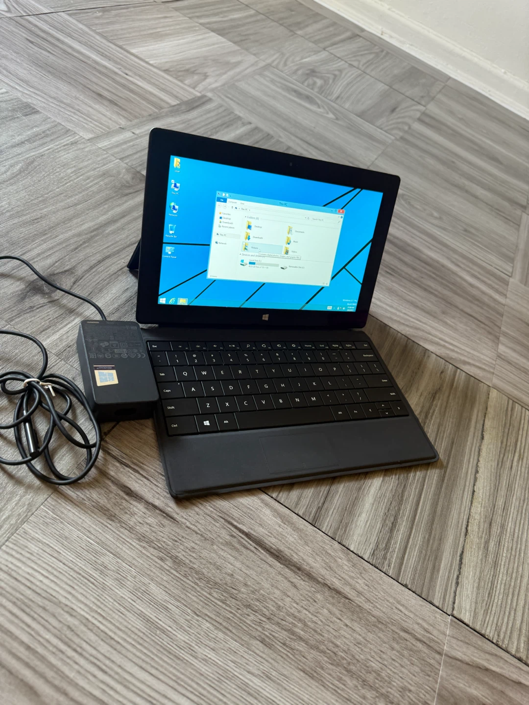 Microsoft Surface Pro 2 Tablet/PC  with Keyboard and Charger - photo 3