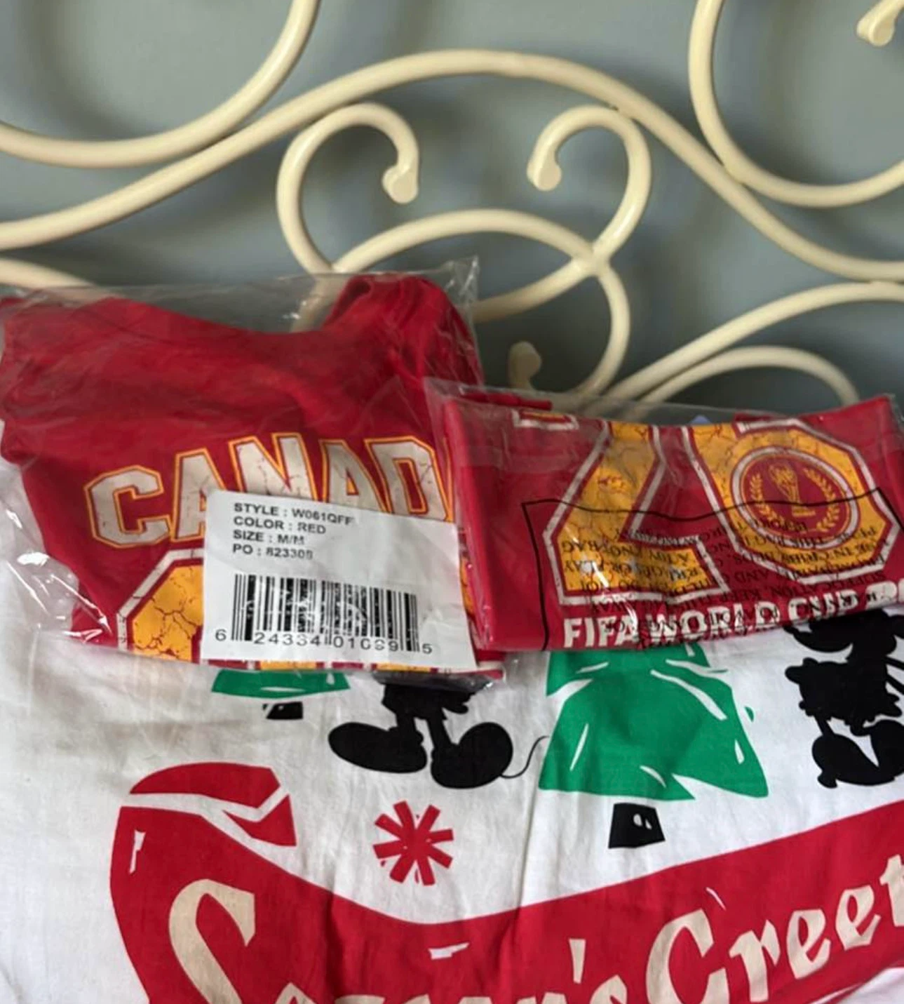 Women Canada fifa World Cup size small  tags on cropped