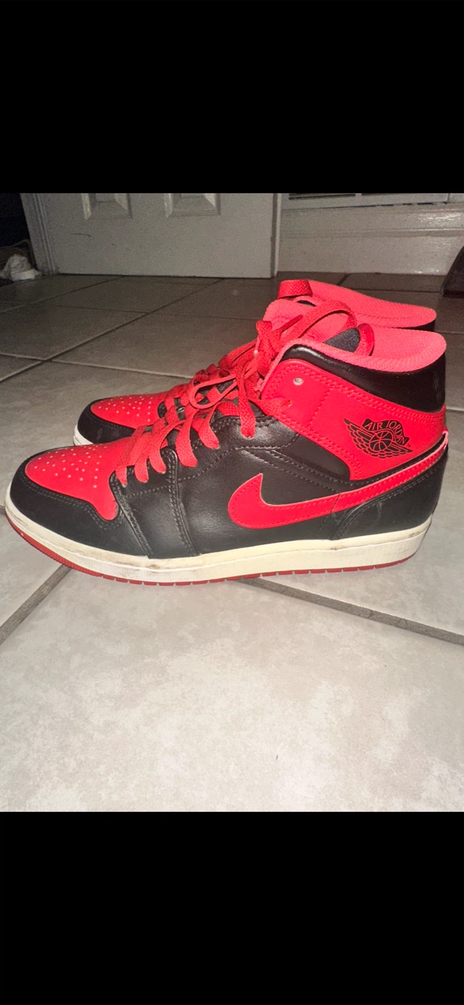 Air Jordan 1 Mid SE DQ8421-060 Red Black Sneakers