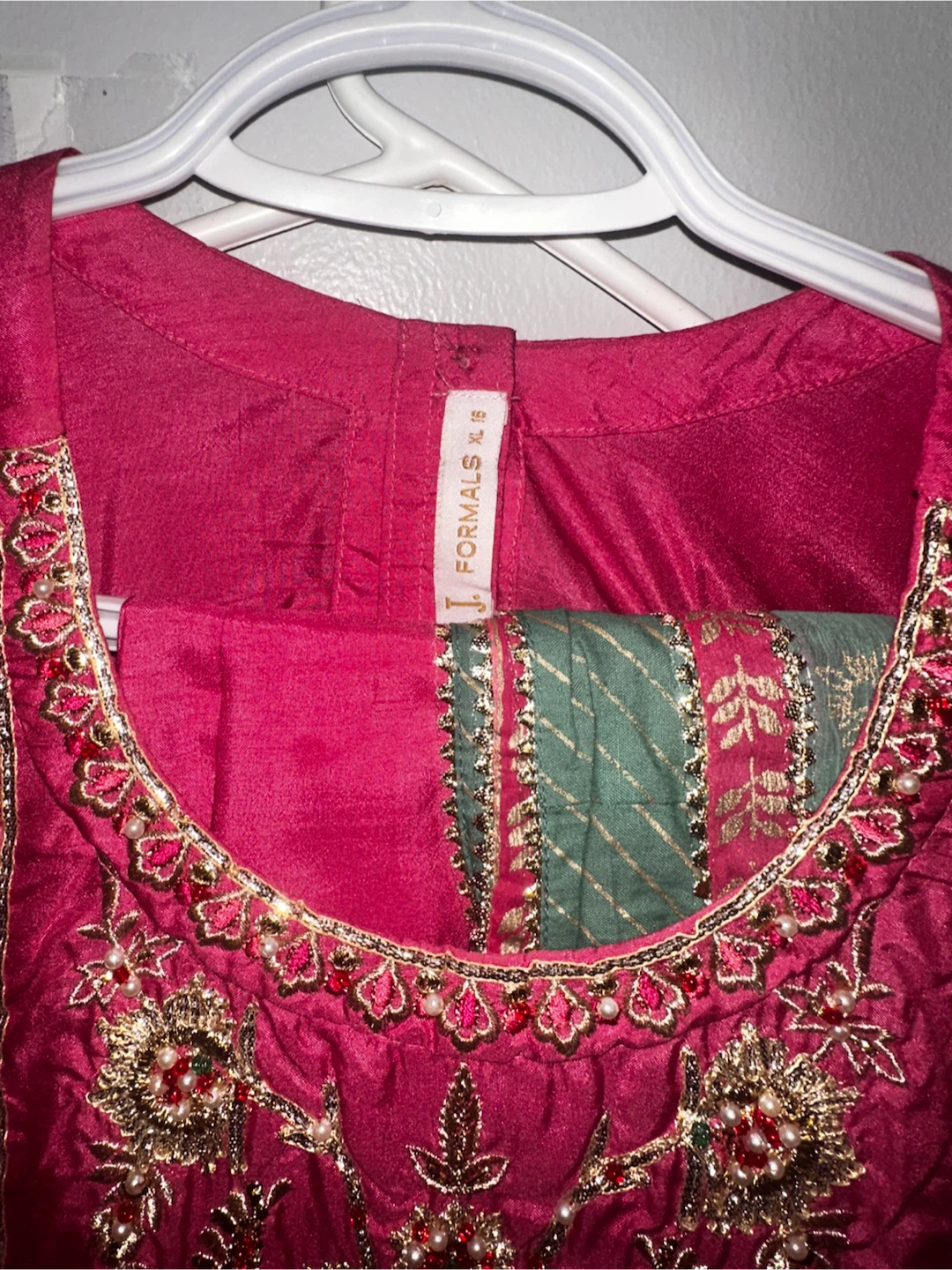 J Dot Pink Embroidered Kurti Shalwar Kameez Dupatta Set - photo 2