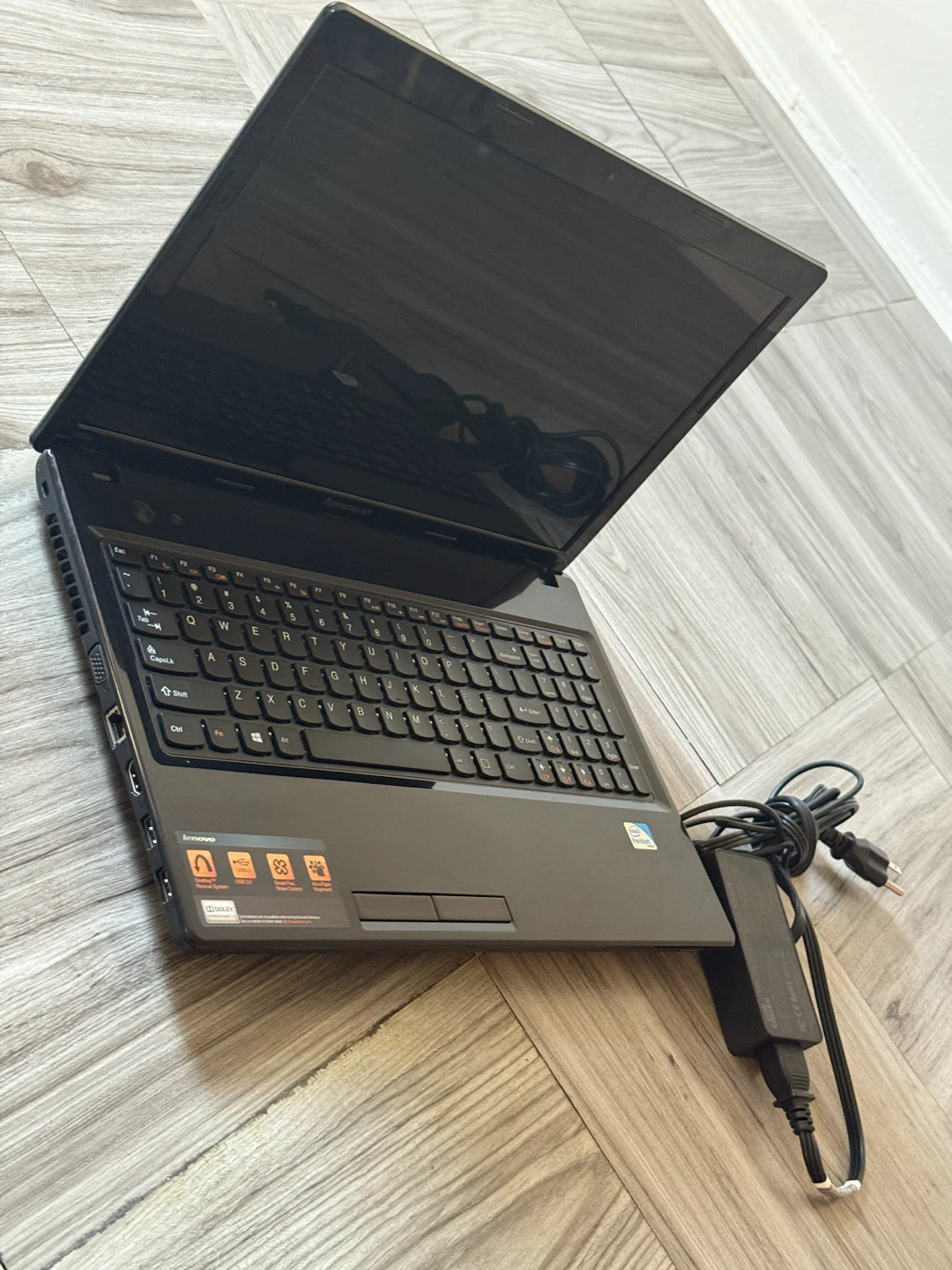 Lenovo Laptop looks new with windows 11 and original charger - photo 2