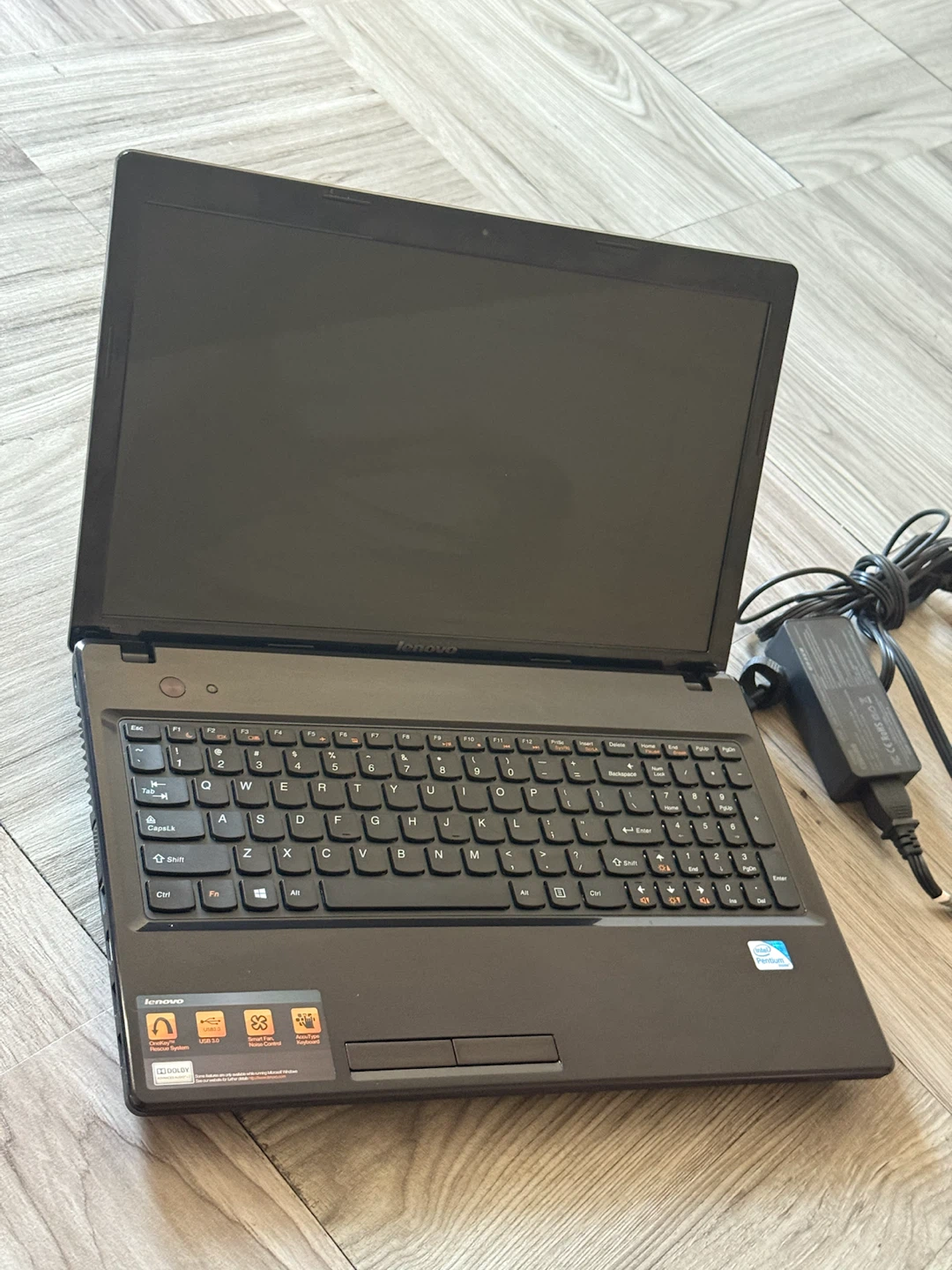 Lenovo Laptop looks new with windows 11 and original charger - photo 3
