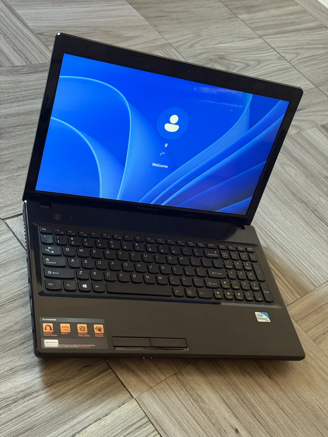Lenovo Laptop looks new with windows 11 and original charger - photo 5