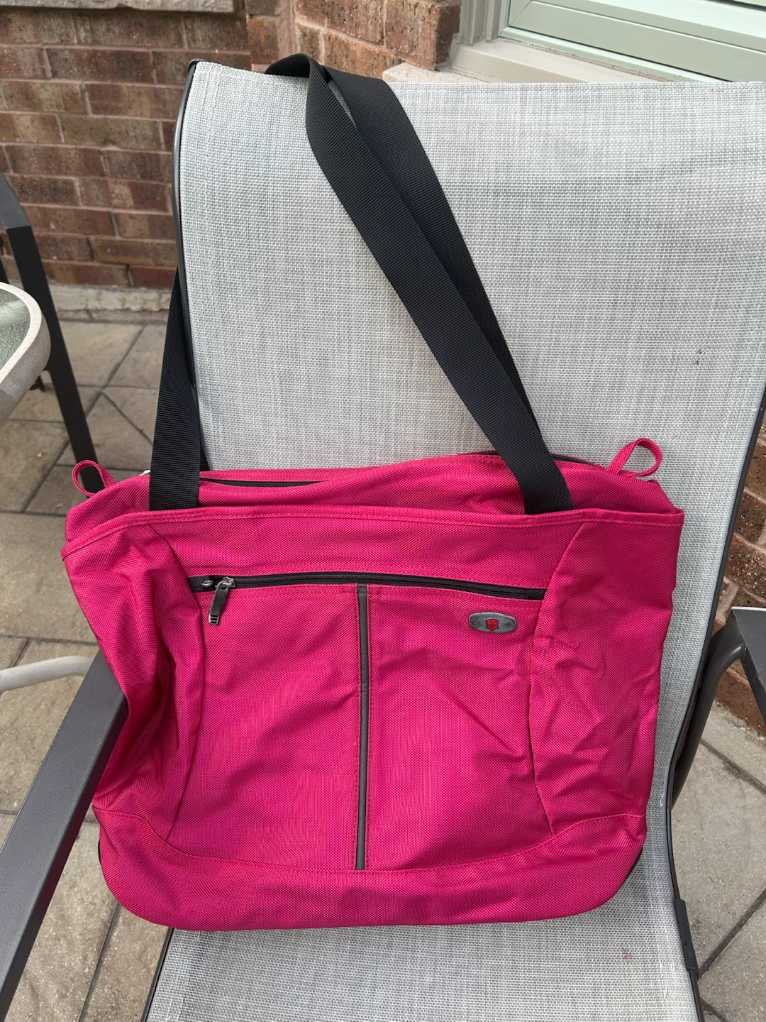 LIKE NEW LARGE SWISS ARMY TOTE BAG (SEE LISTING)