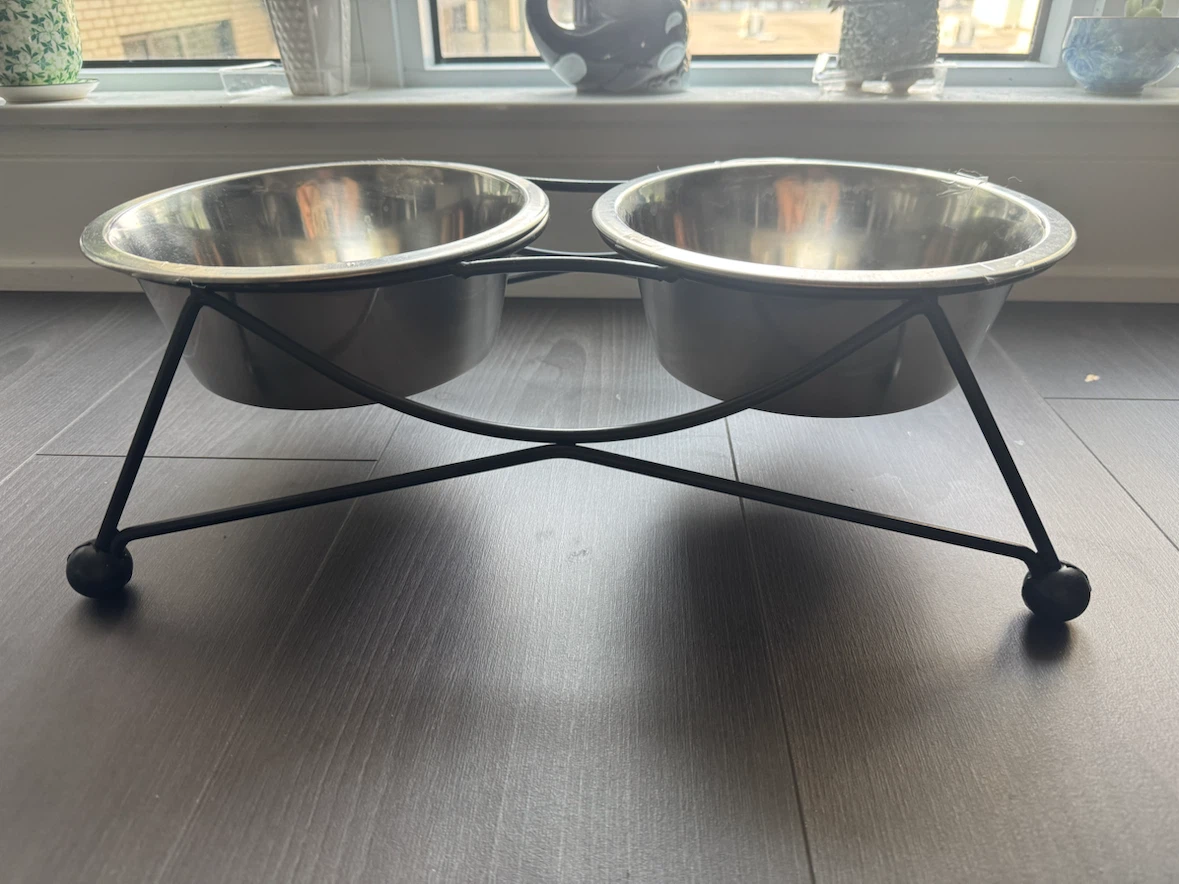 Free raised pet bowls - photo 2