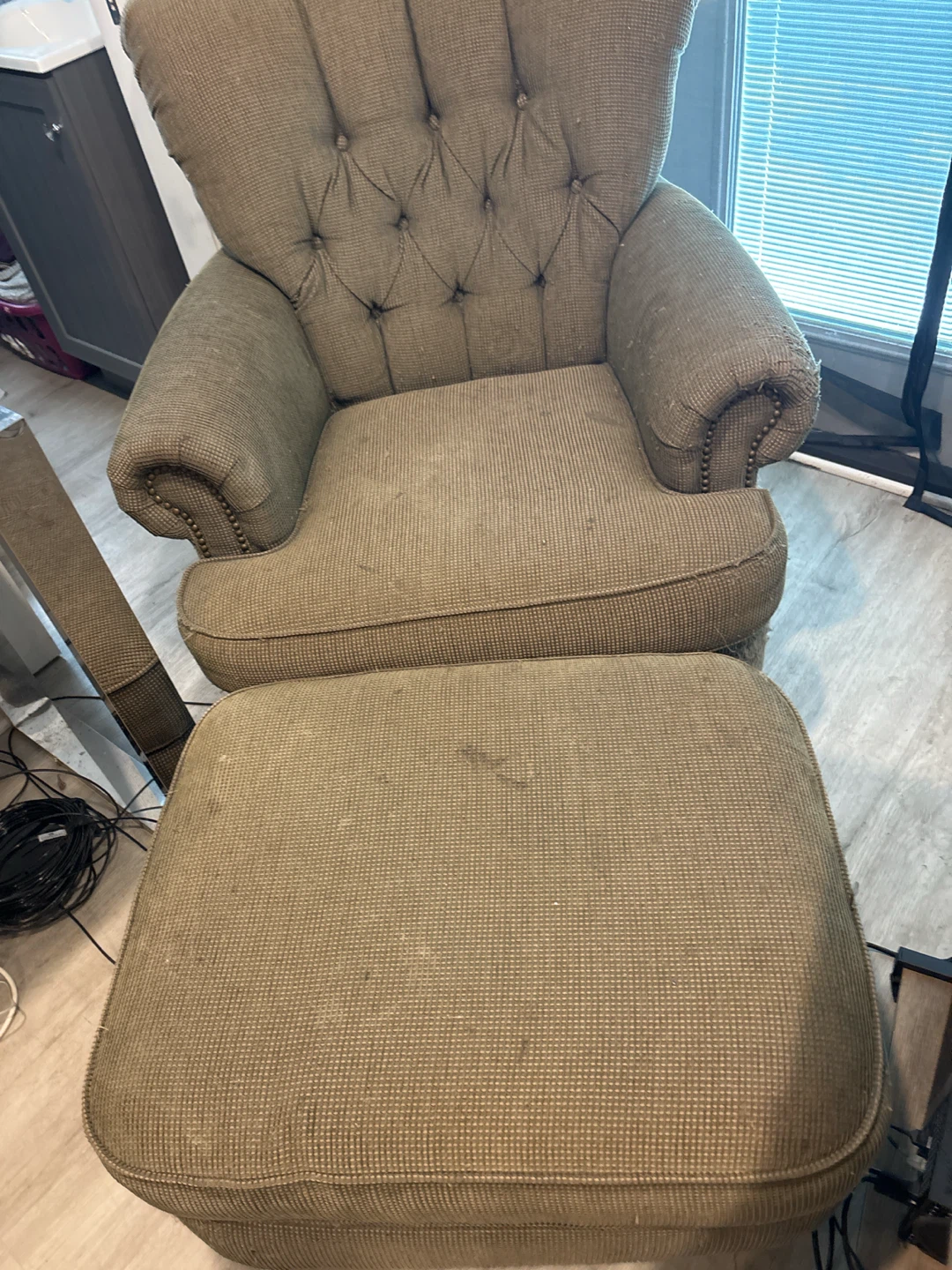 Big comfy green Flexsteel chair with ottoman - photo 2