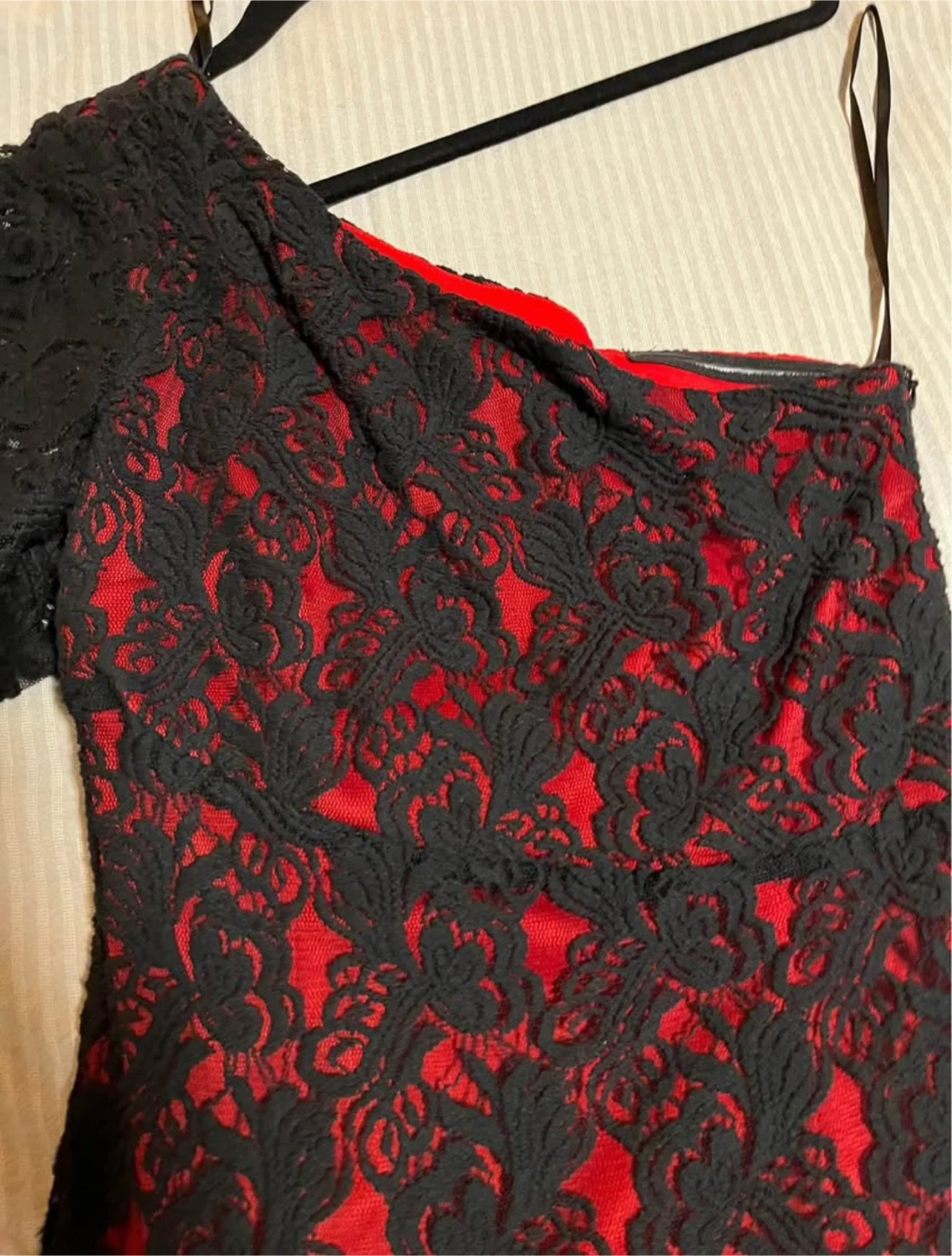 Jolie black and red lace one-shoulder dress size 8 - photo 2