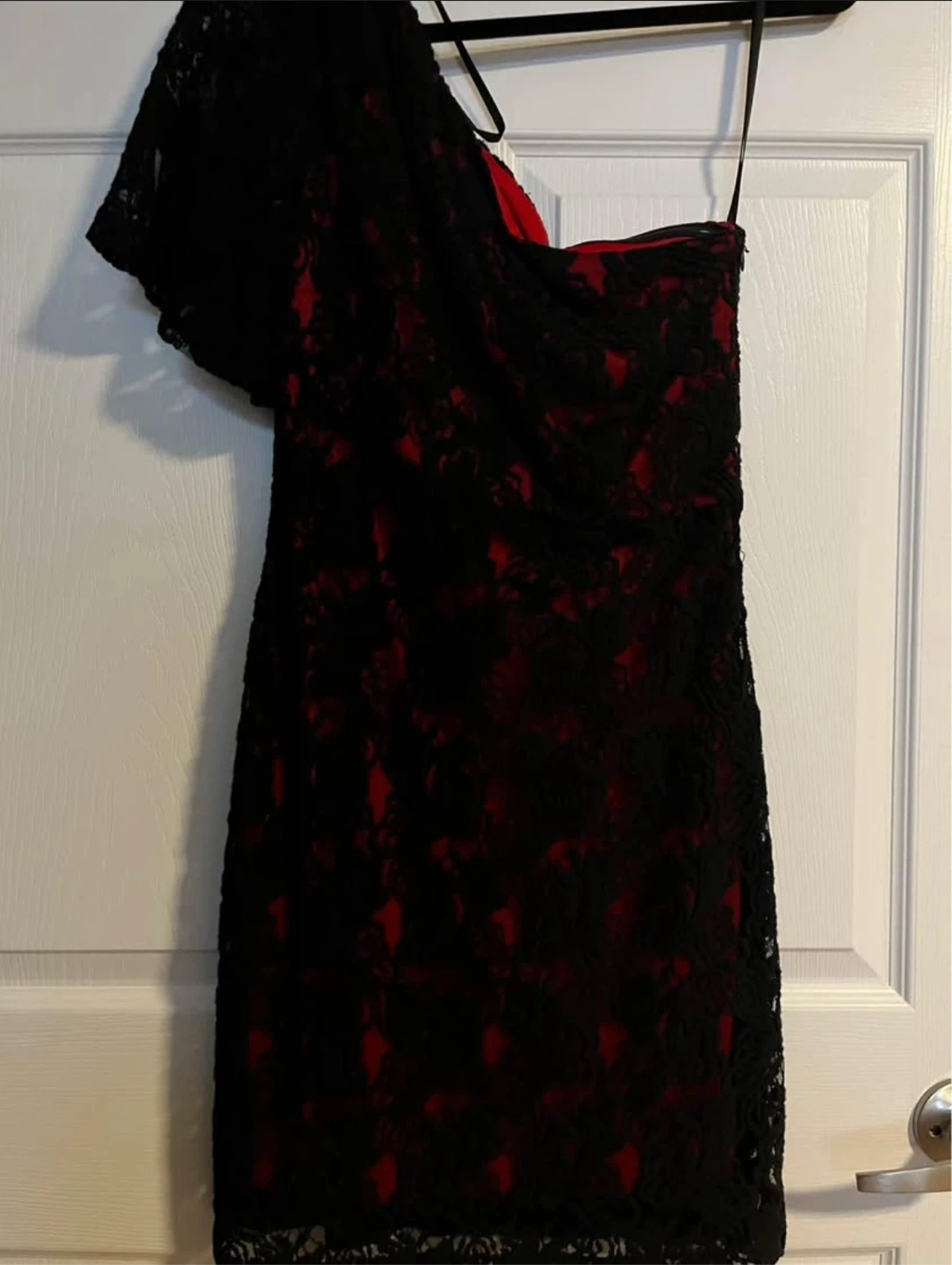 Jolie black and red lace one-shoulder dress size 8 - photo 3