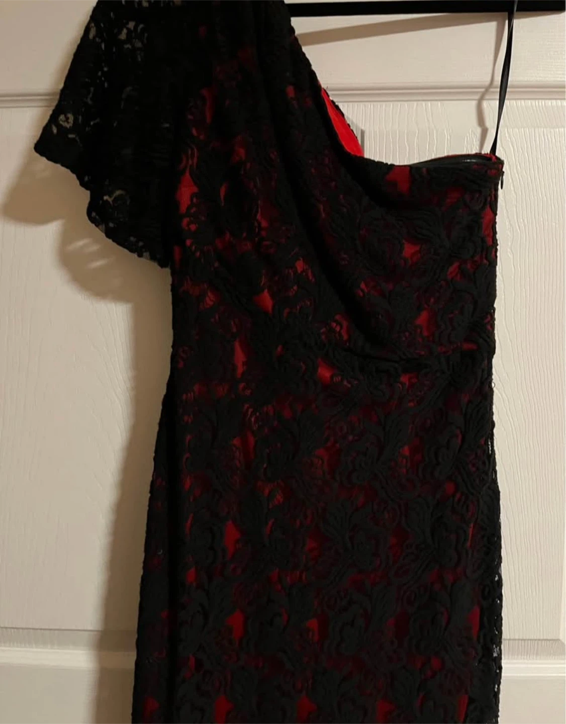 Jolie black and red lace one-shoulder dress size 8 - photo 4