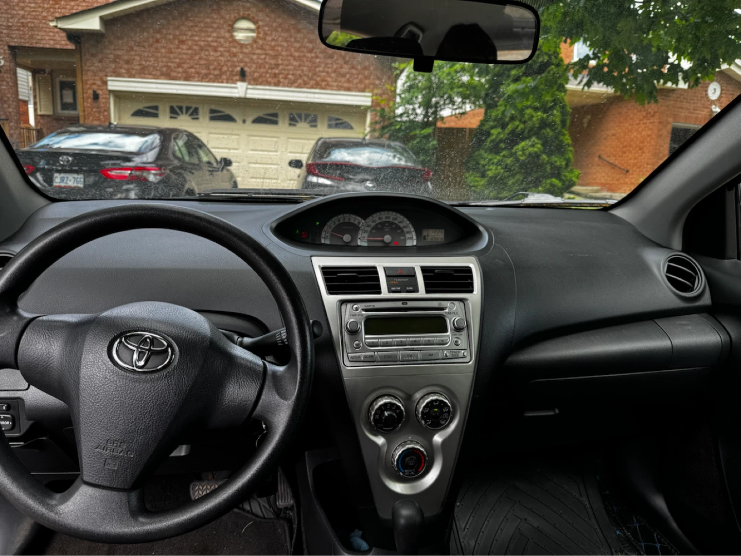 2008 Toyota Yaris sedan - photo 5