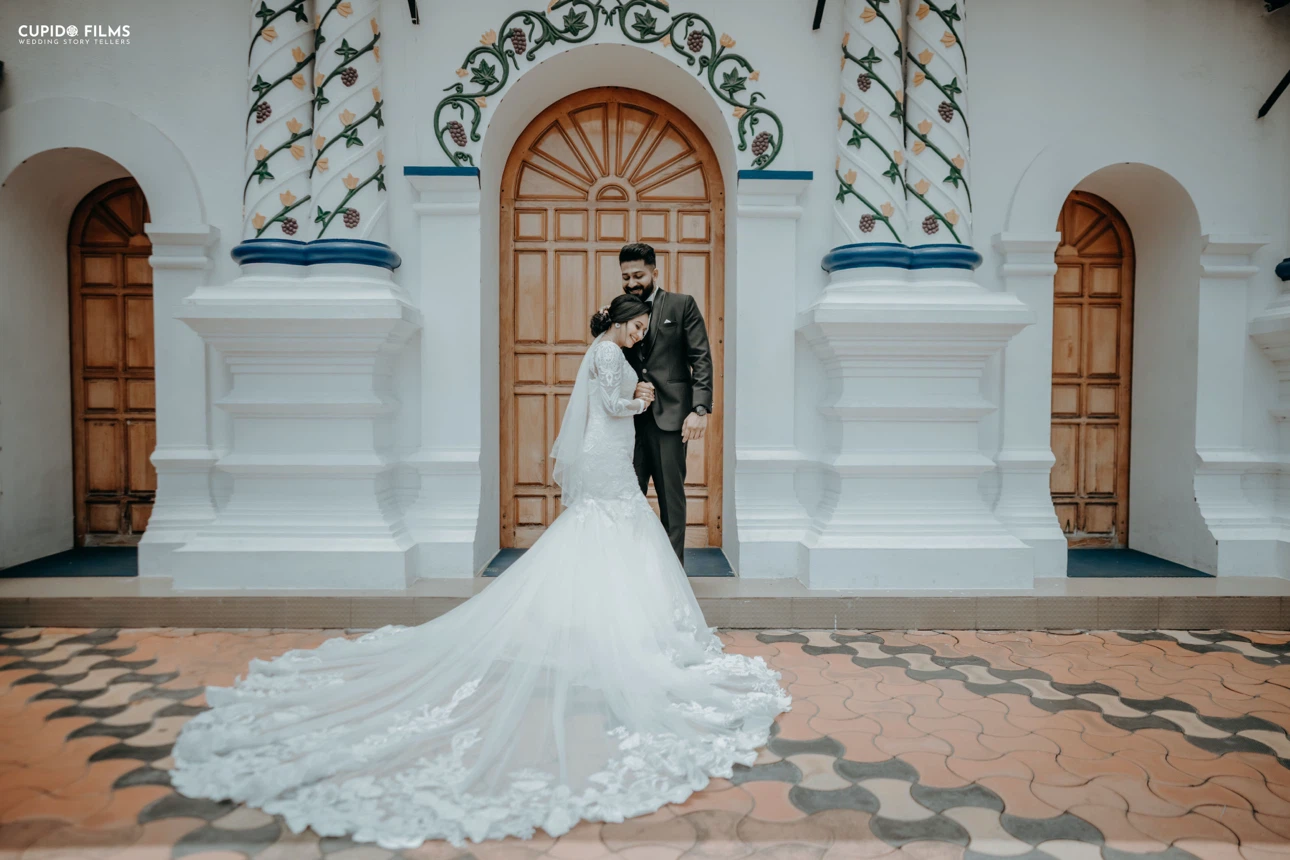 Wedding Dress with Veil for sale - photo 3
