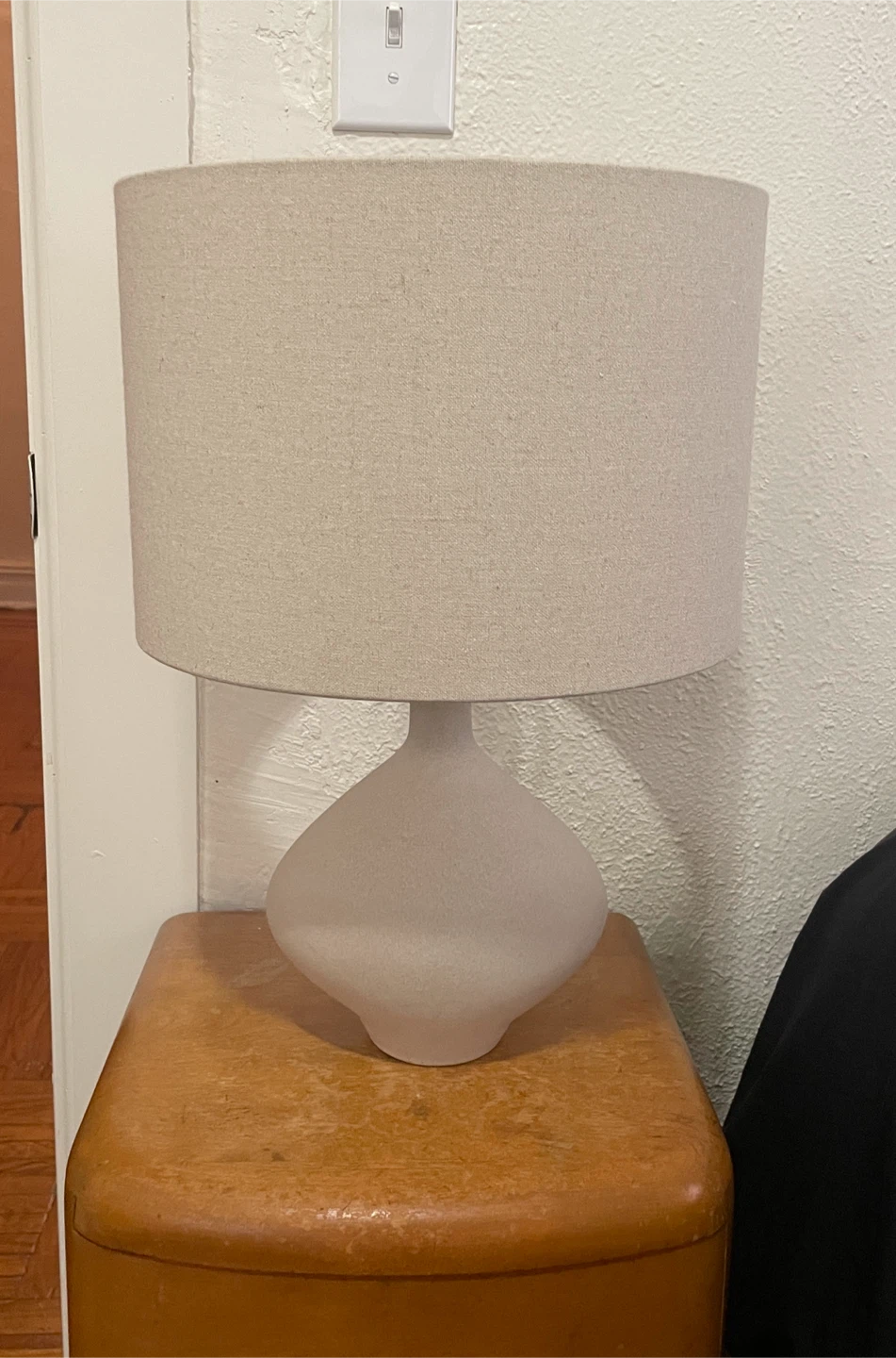 Ceramic Lamp with Beige Linen Shade - photo 2