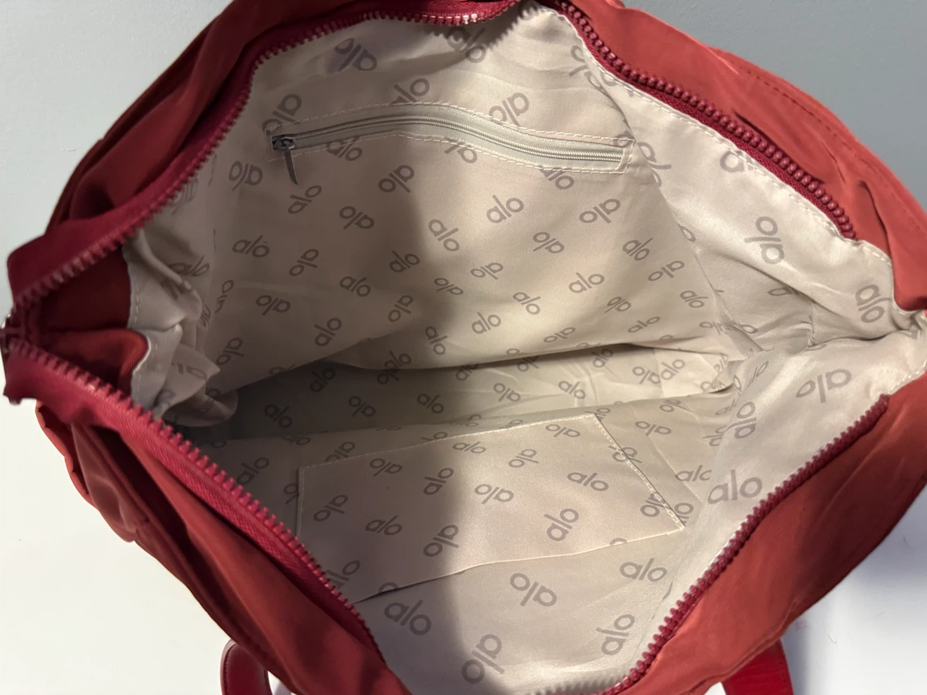 Alo Yoga Red Tote Bag - photo 3