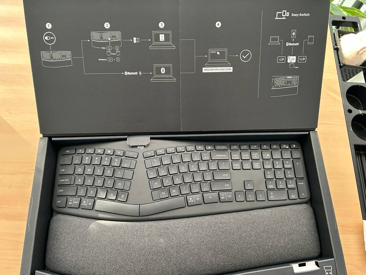 Logitech ERGO K860 Ergonomic Keyboard & M720 Mouse - photo 3