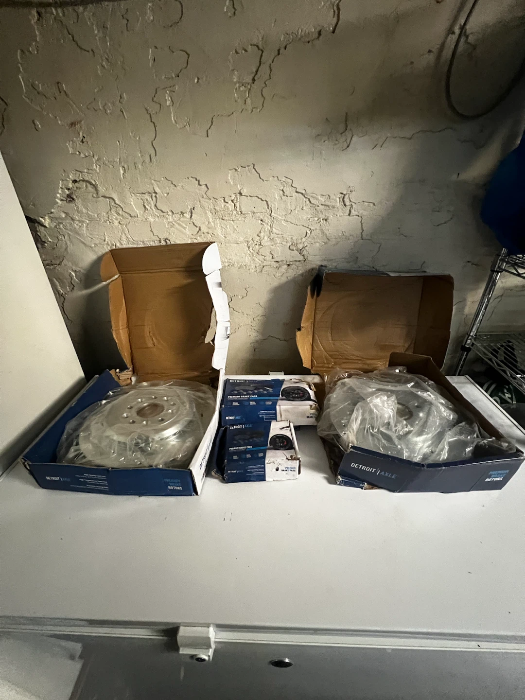 Detroit Axle brakes, front and rears . New