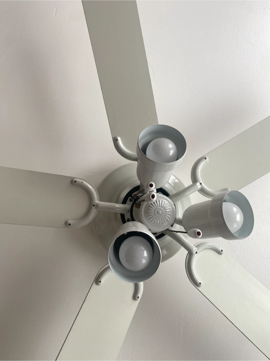 White 5-Blade Ceiling Fan with Lights - photo 2