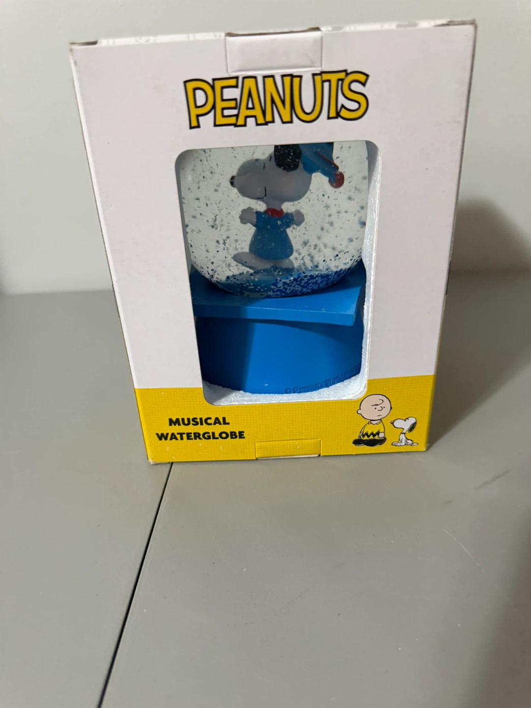 Peanuts Snoopy "Congrats Grad" Musical Waterglobe - photo 3