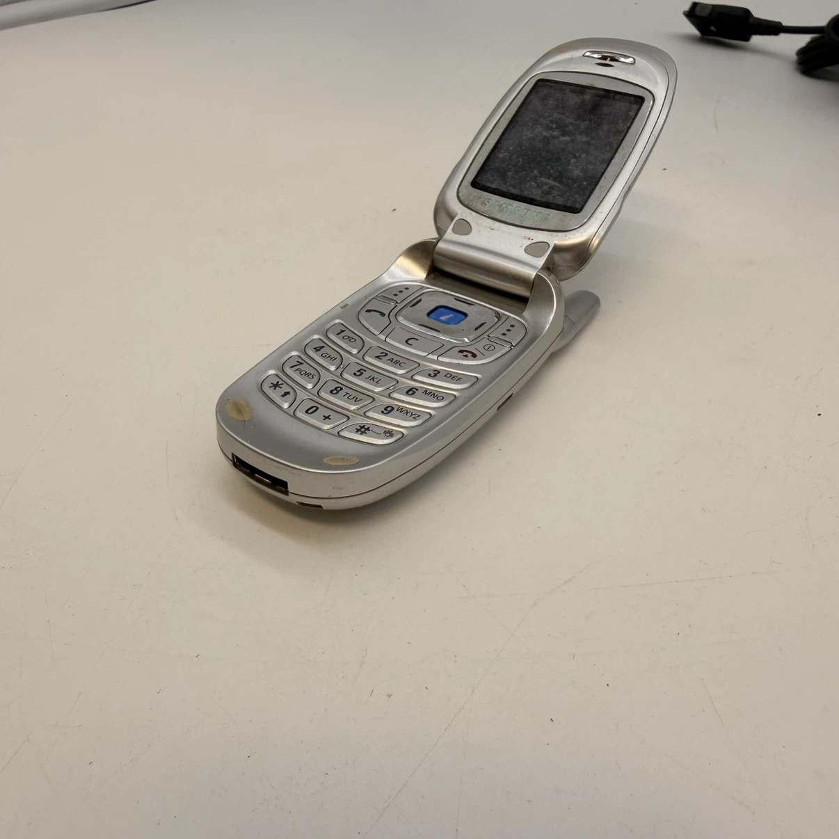 Samsung SGH-X426 Flip Phone - photo 3
