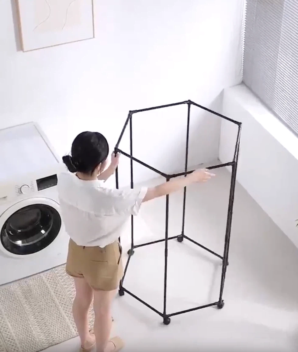 Rolling clothing rack