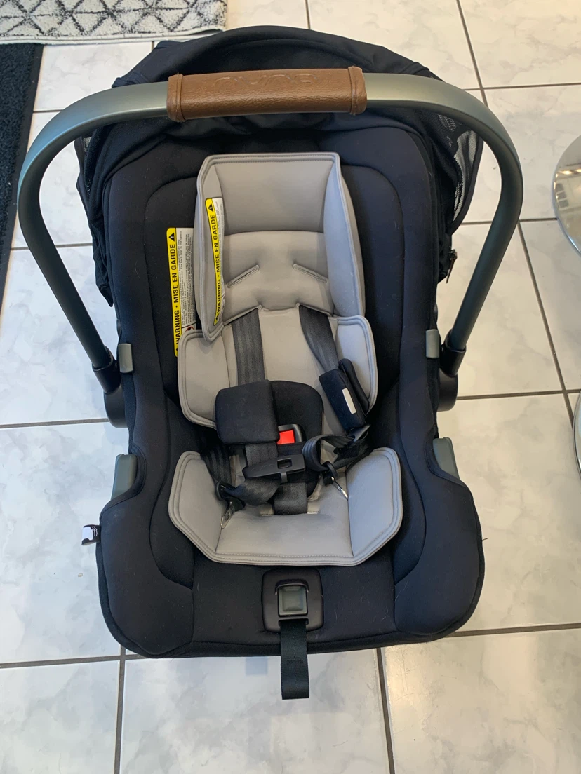 Nuna Pipa Infant Car Seat and Base- Expires 2029!
