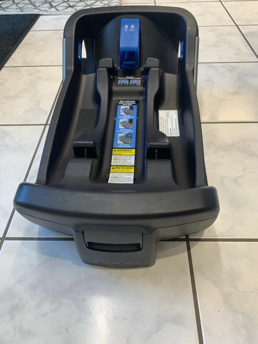 Nuna Pipa Infant Car Seat and Base- Expires 2029! - photo 4