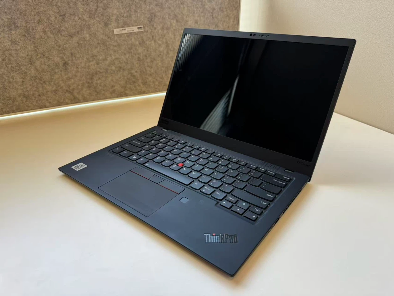 Lenovo ThinkPad X1 Carbon G7 Laptop - photo 3