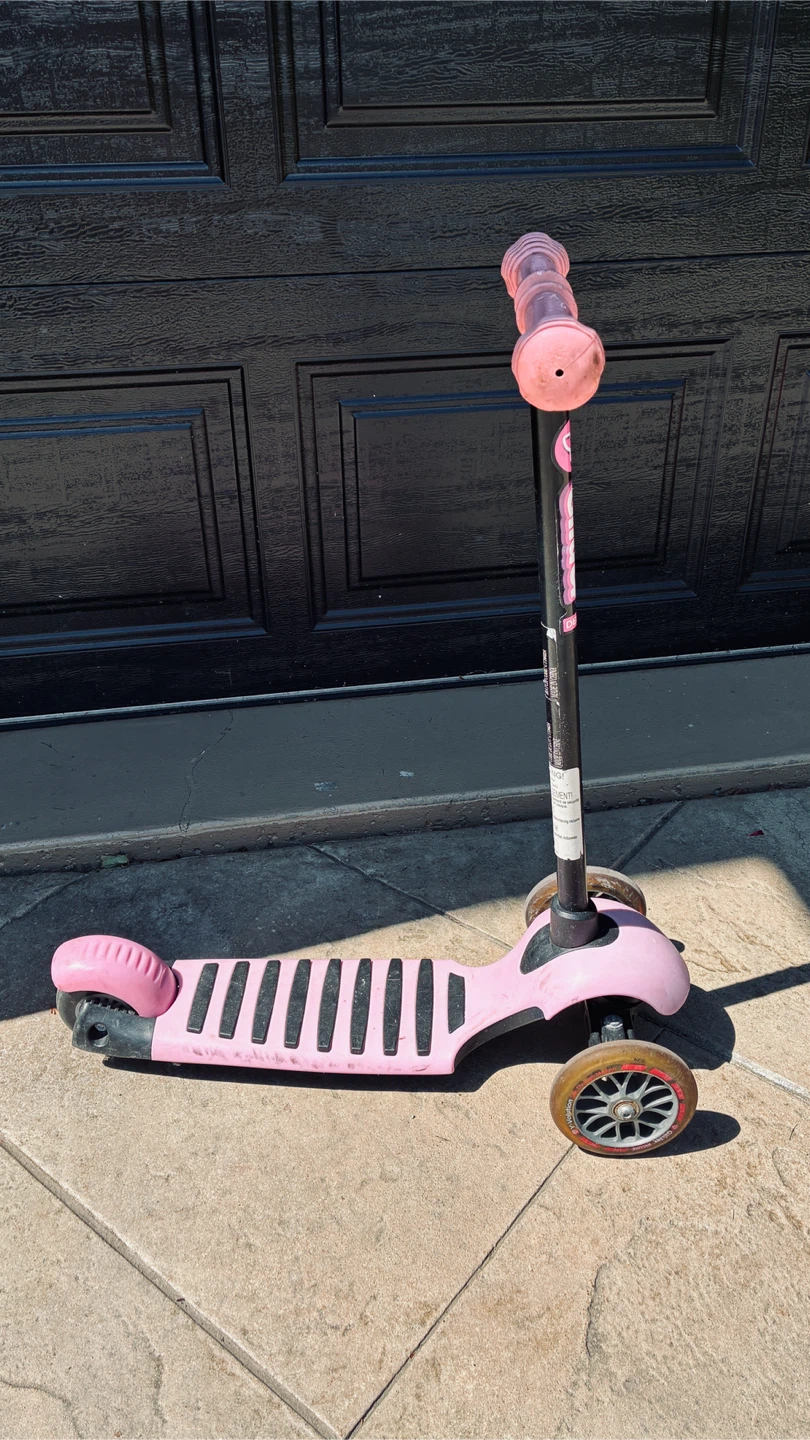 “Glider deluxe” kids scooter