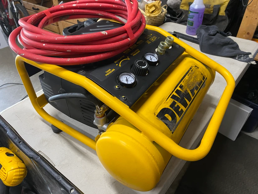 Dewalt 2 gallon air compressor with hose