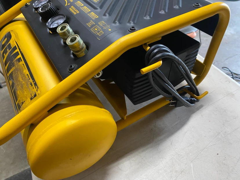 Dewalt 2 gallon air compressor with hose - photo 4