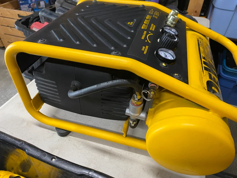 Dewalt 2 gallon air compressor with hose - photo 5