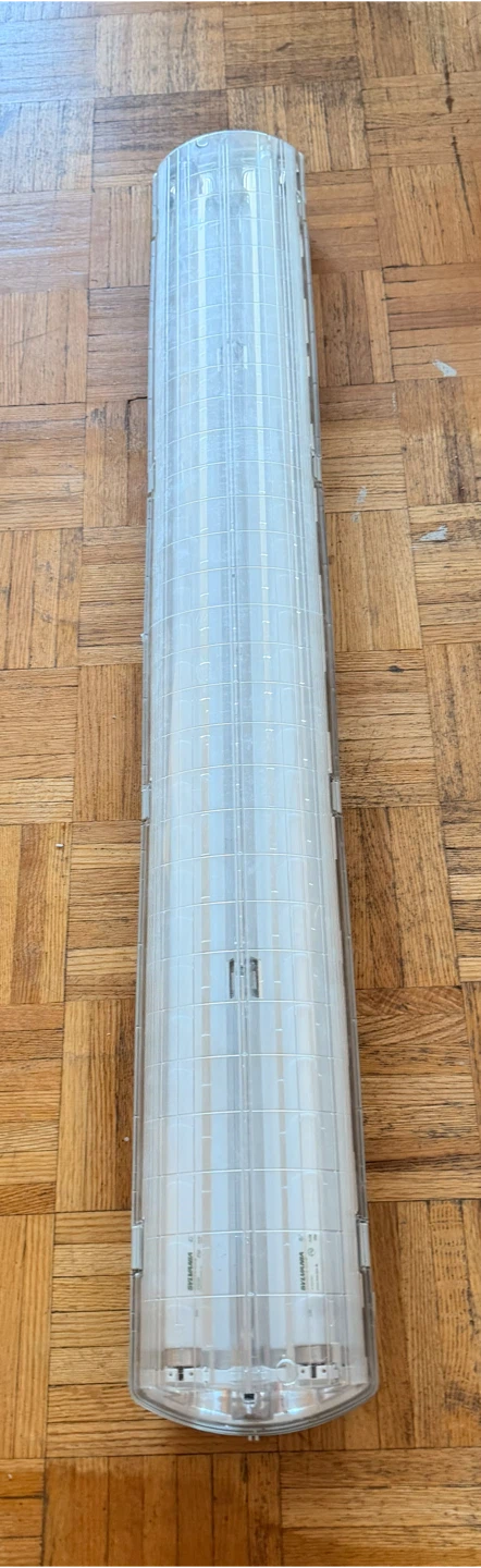 Light fittings 2x32 watts flourocent lamps, weather proof.