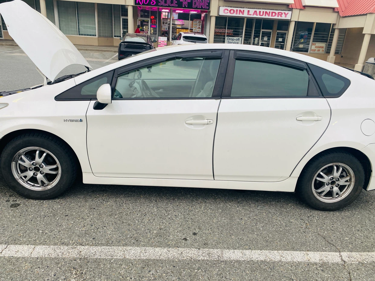 White Toyota Prius Hybrid