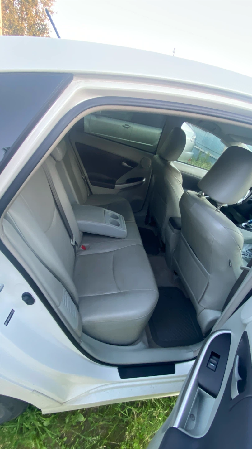 White Toyota Prius Hybrid - photo 3