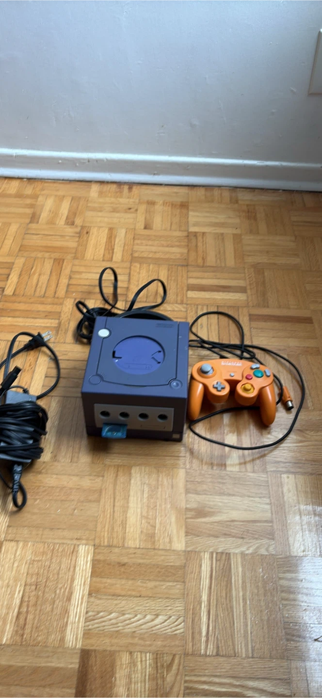 Nintendo GameCube Console with Orange Controller and Accessories - photo 2