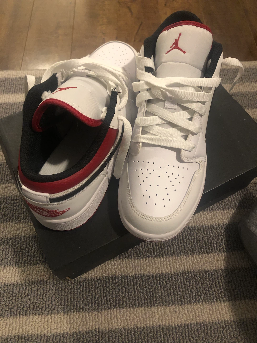 Air Jordan 1 Low GS - photo 2