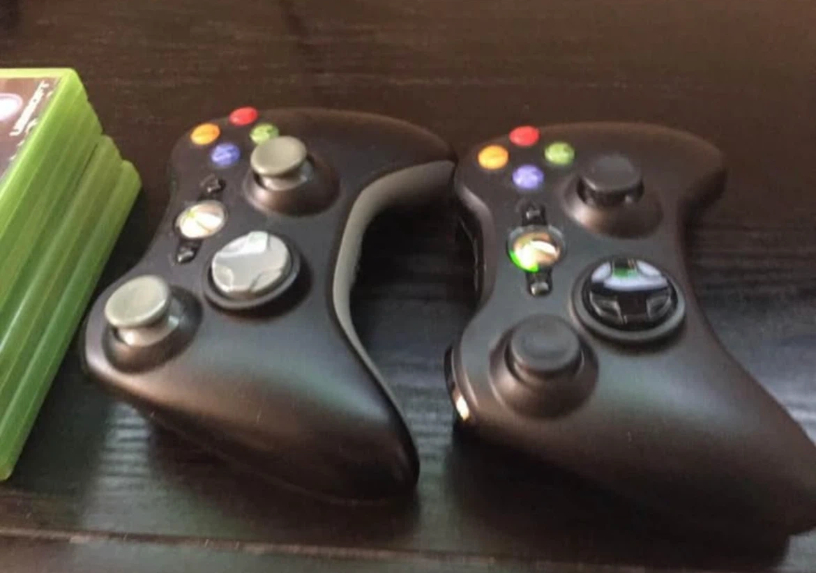 Xbox 360 Console with Two Controllers and Games - photo 5