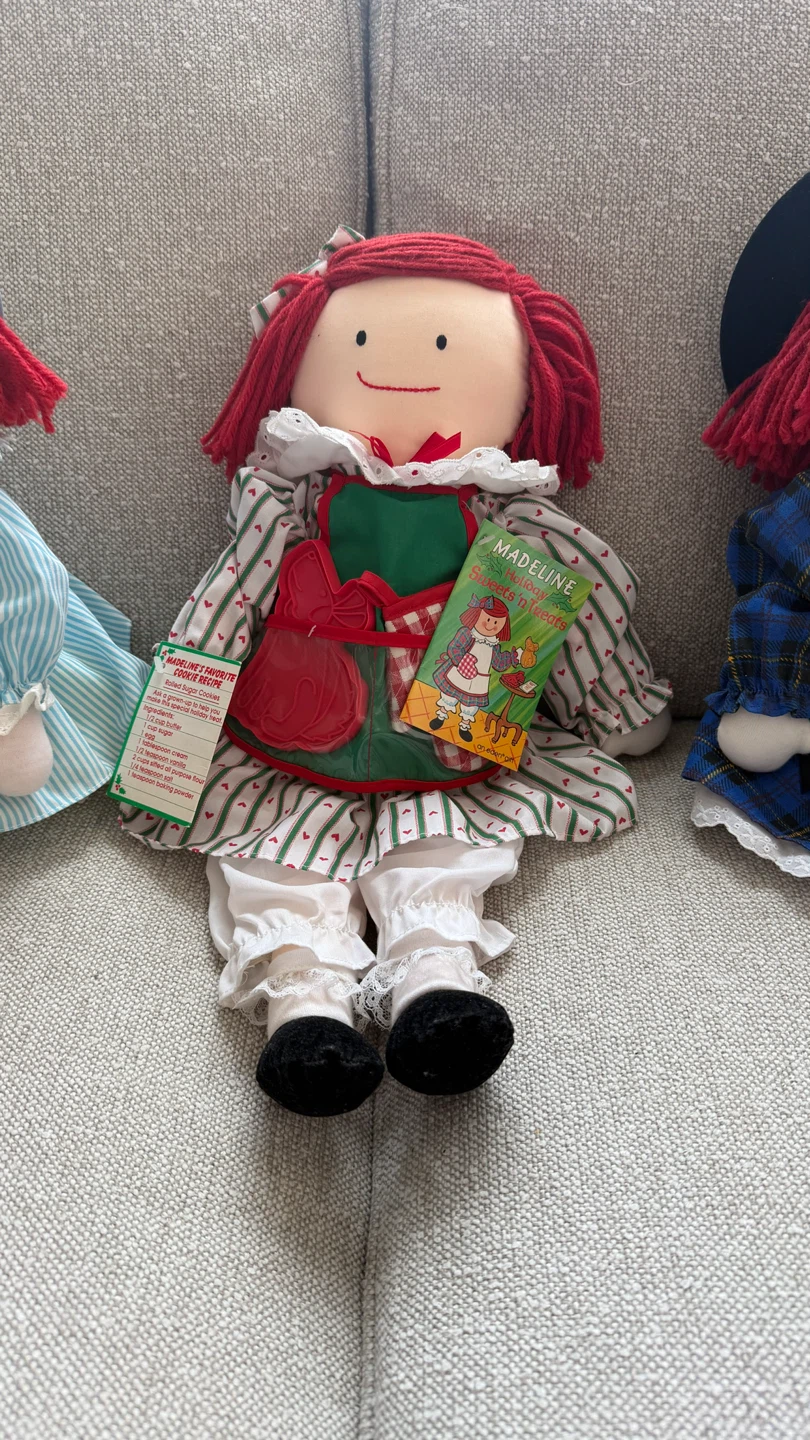 Madeline "Sweets 'n Hearts" Doll with Cookie Cutters - photo 4