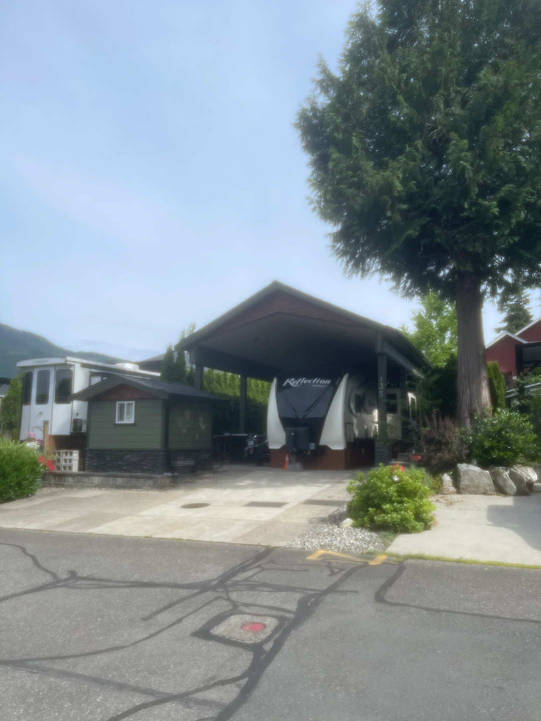 Fee simple lot for sale with trailer