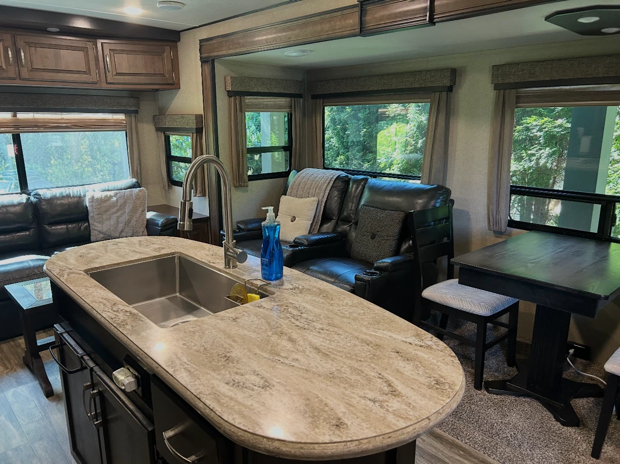 Fee simple lot for sale with trailer - photo 3