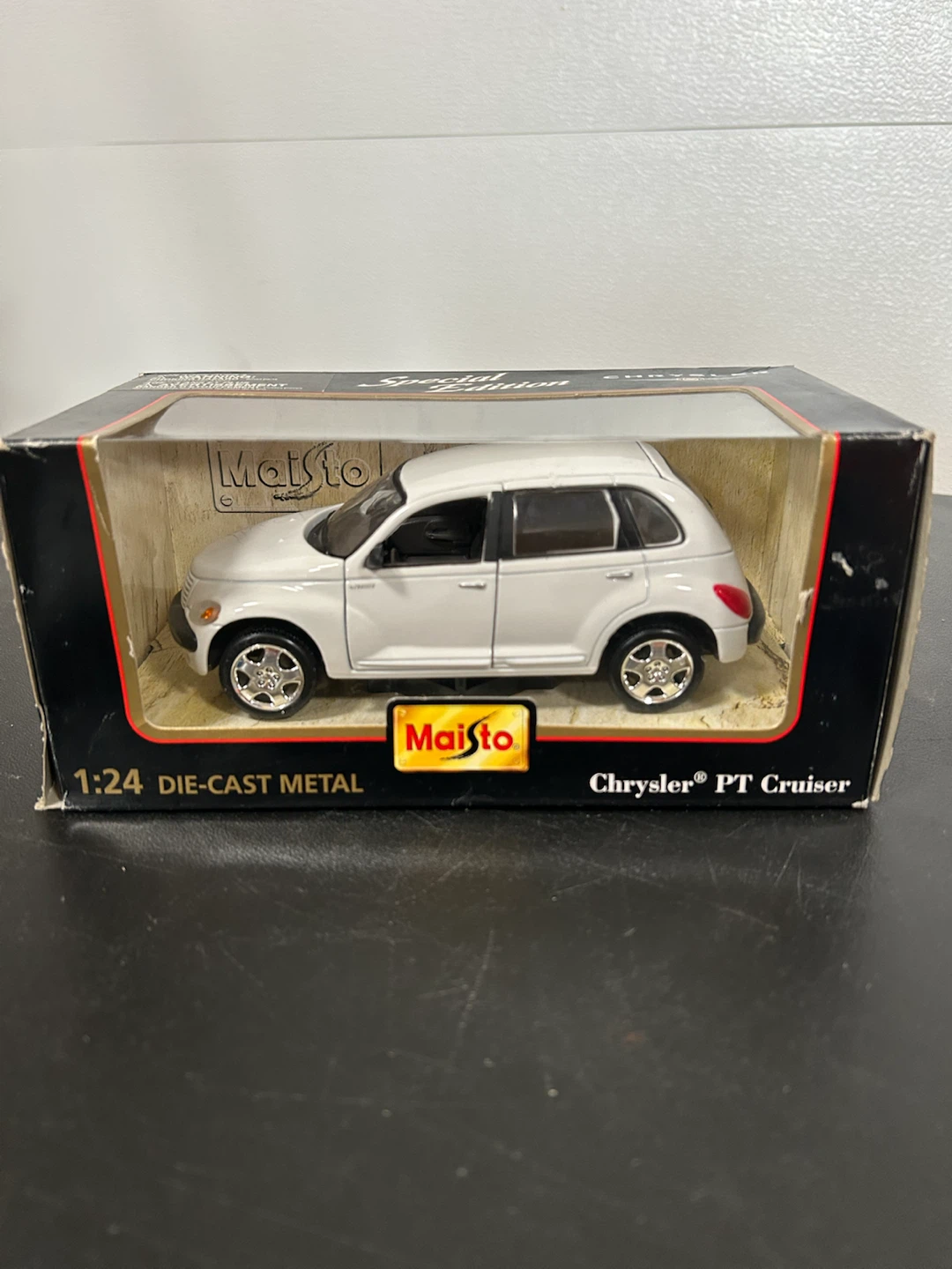 1:24 Chrysler PT Cruiser Die-Cast Metal Toy Car